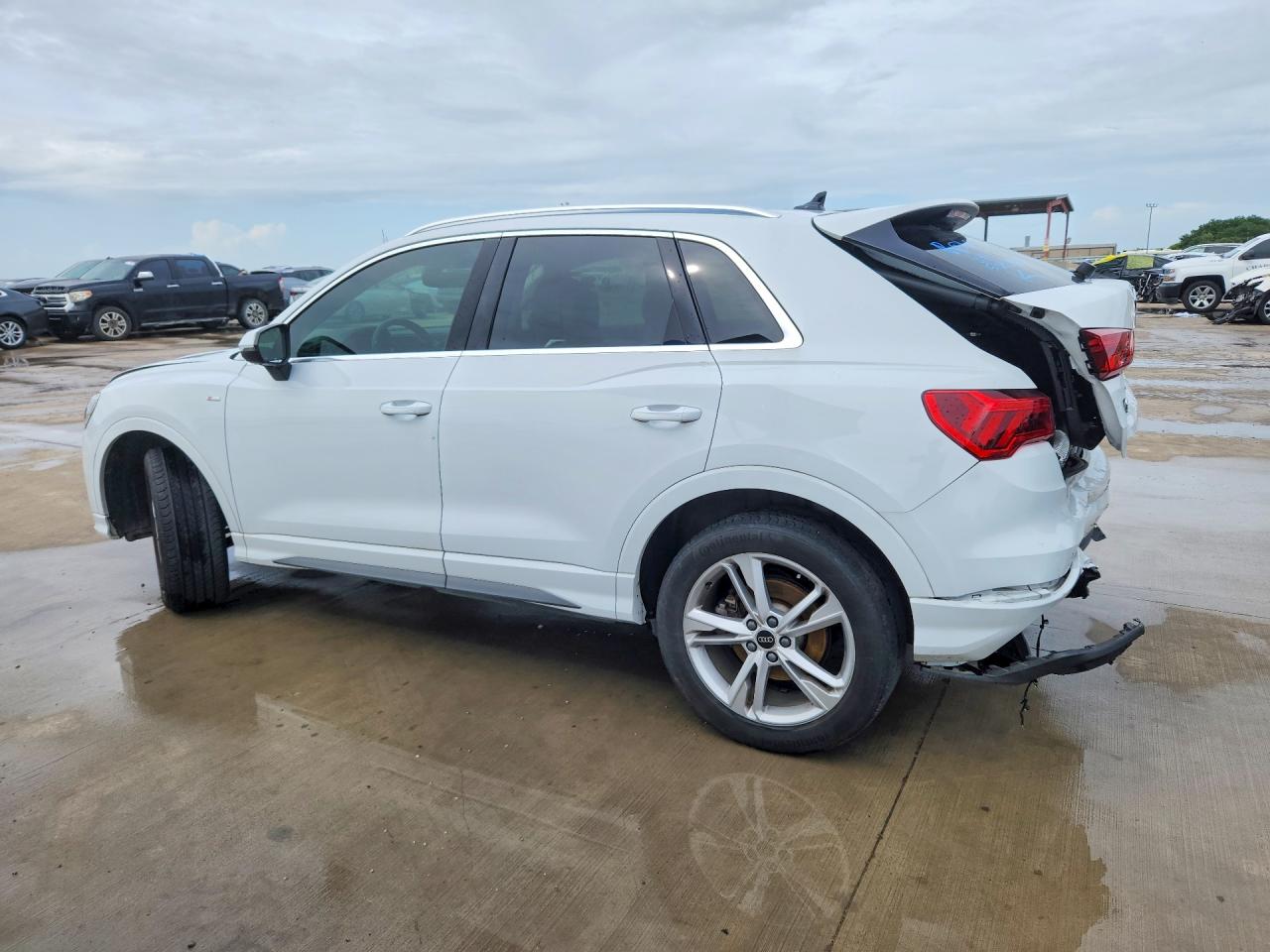 WA1DECF33R1078182 · 2024 AUDI Q3 · 2/13