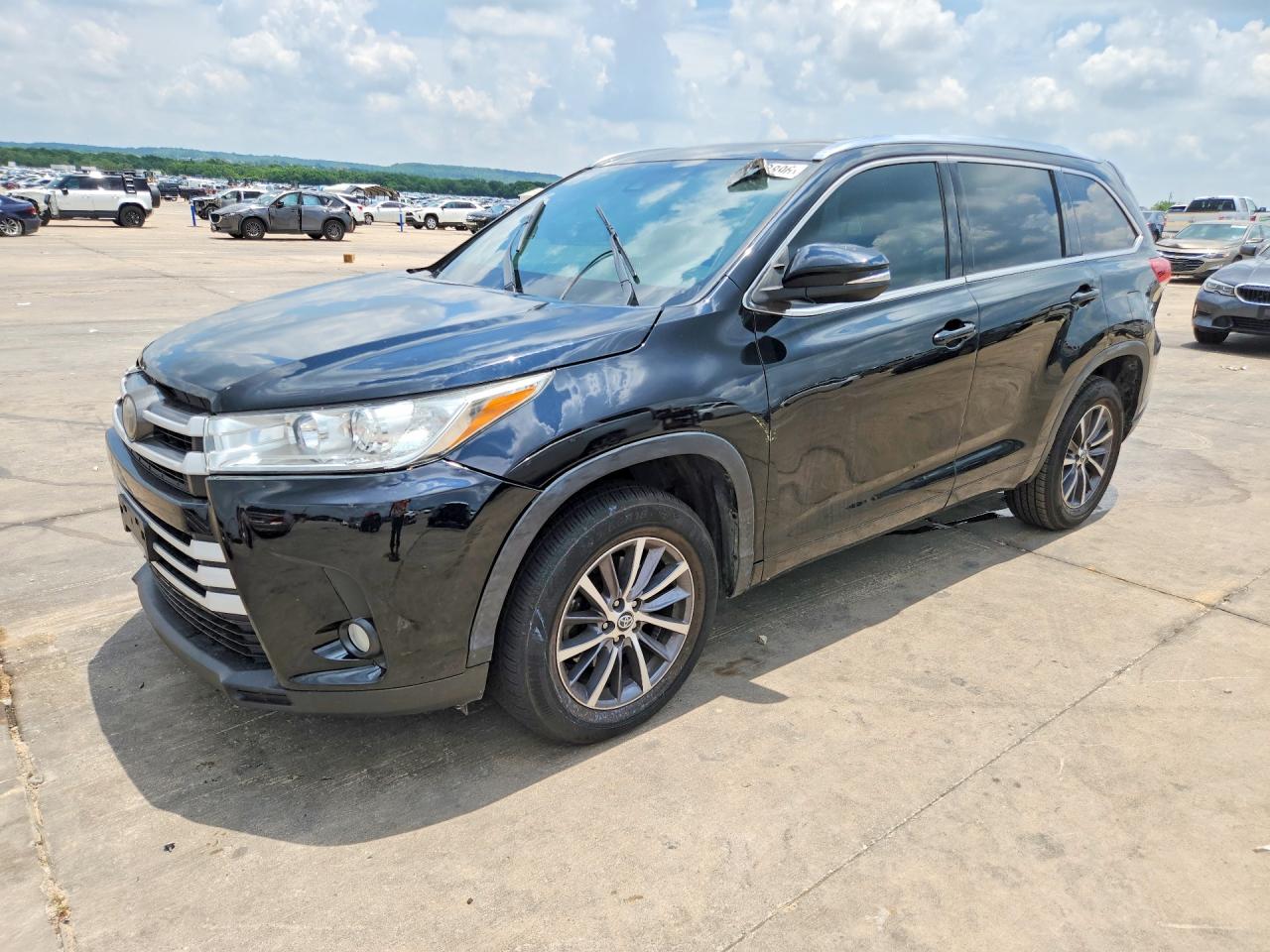 5TDKZRFH8JS531980 · 2018 TOYOTA HIGHLANDER