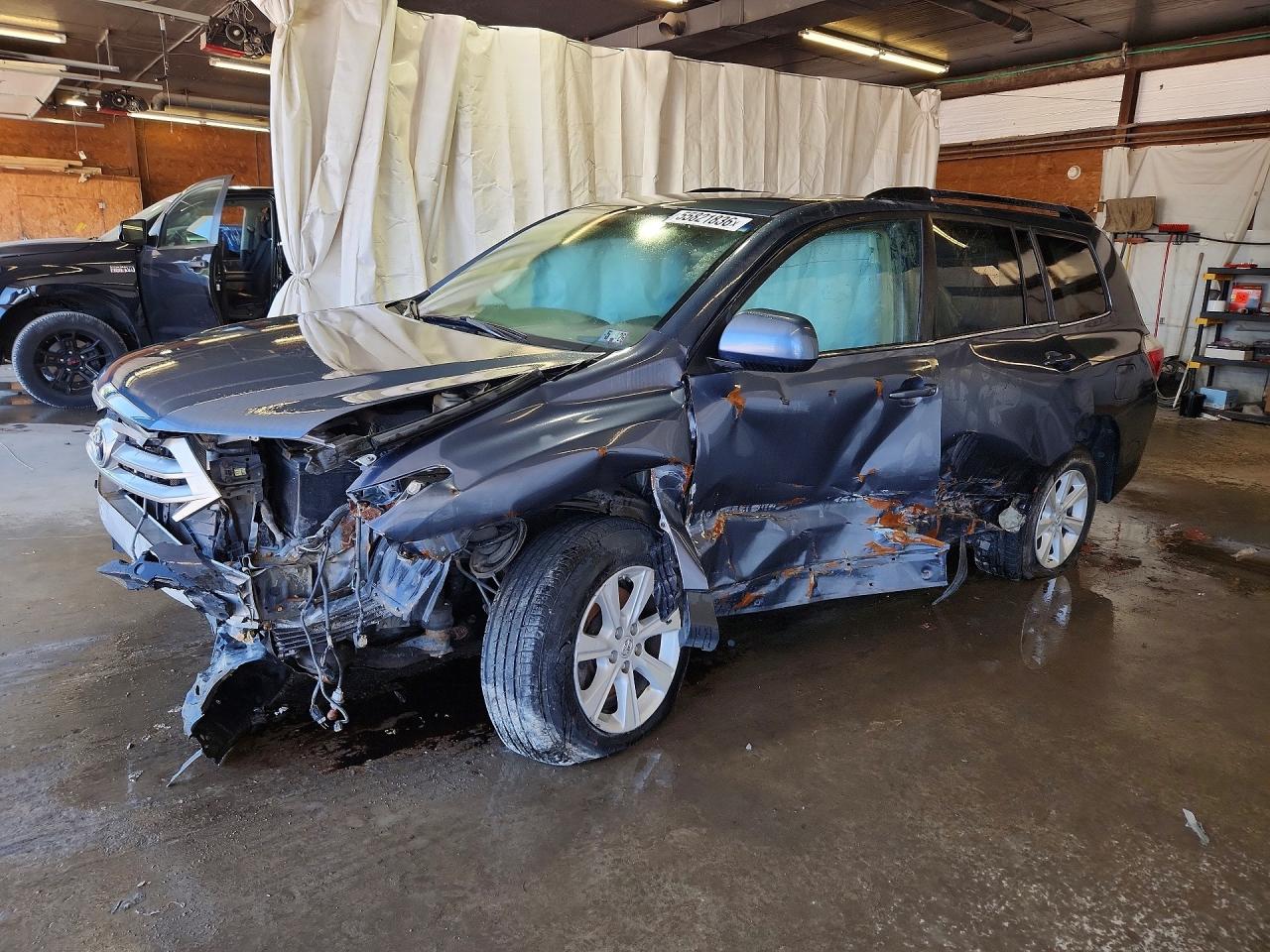 5TDBK3EH2DS270577 · 2013 TOYOTA HIGHLANDER