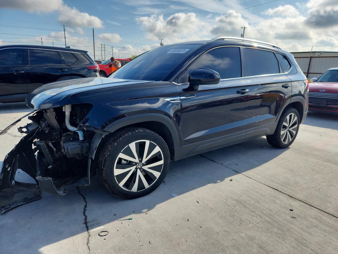 3VVEX7B25RM102768 · 2024 VOLKSWAGEN TAOS