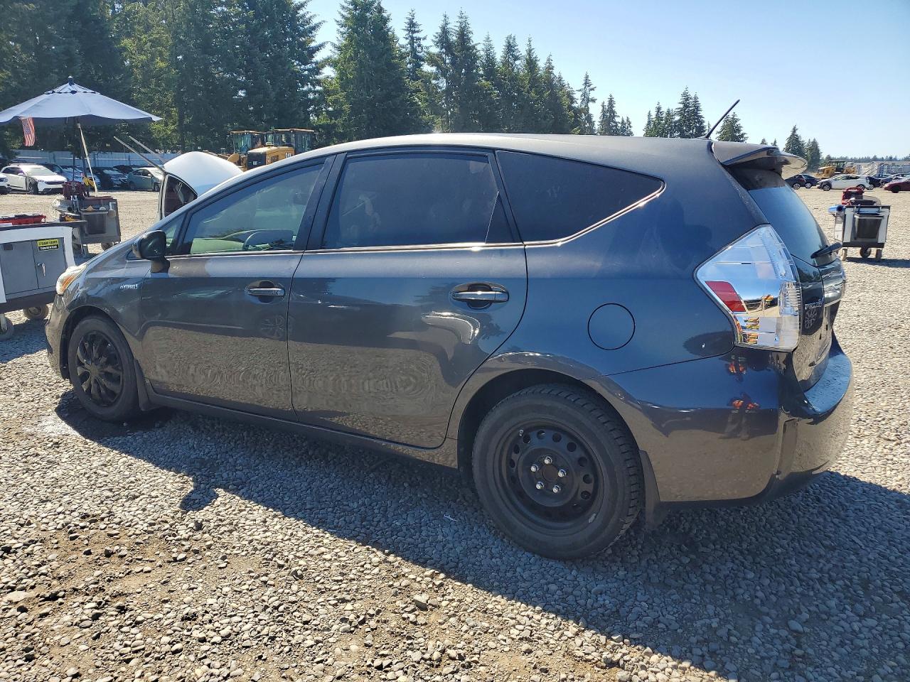 JTDZN3EU9D3266286 · 2013 TOYOTA PRIUS V · 2/12