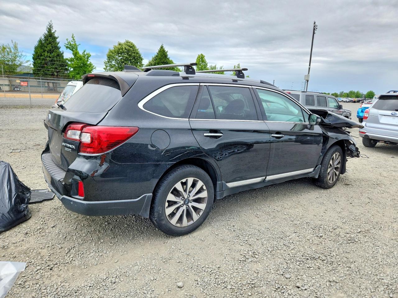 4S4BSETCXH3436480 · 2017 SUBARU OUTBACK · 3/14
