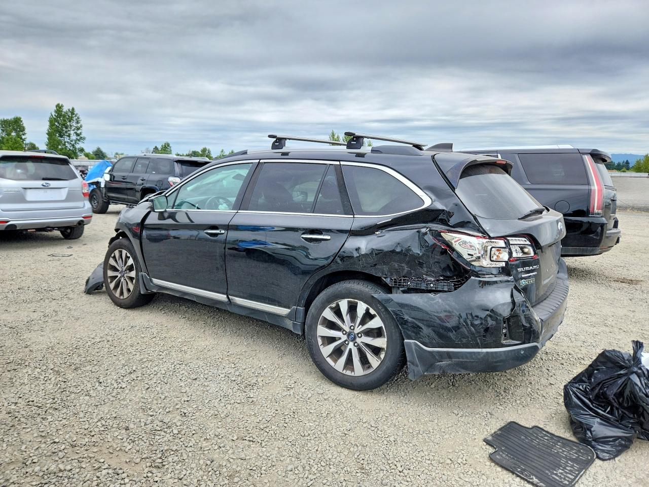 4S4BSETCXH3436480 · 2017 SUBARU OUTBACK · 2/14