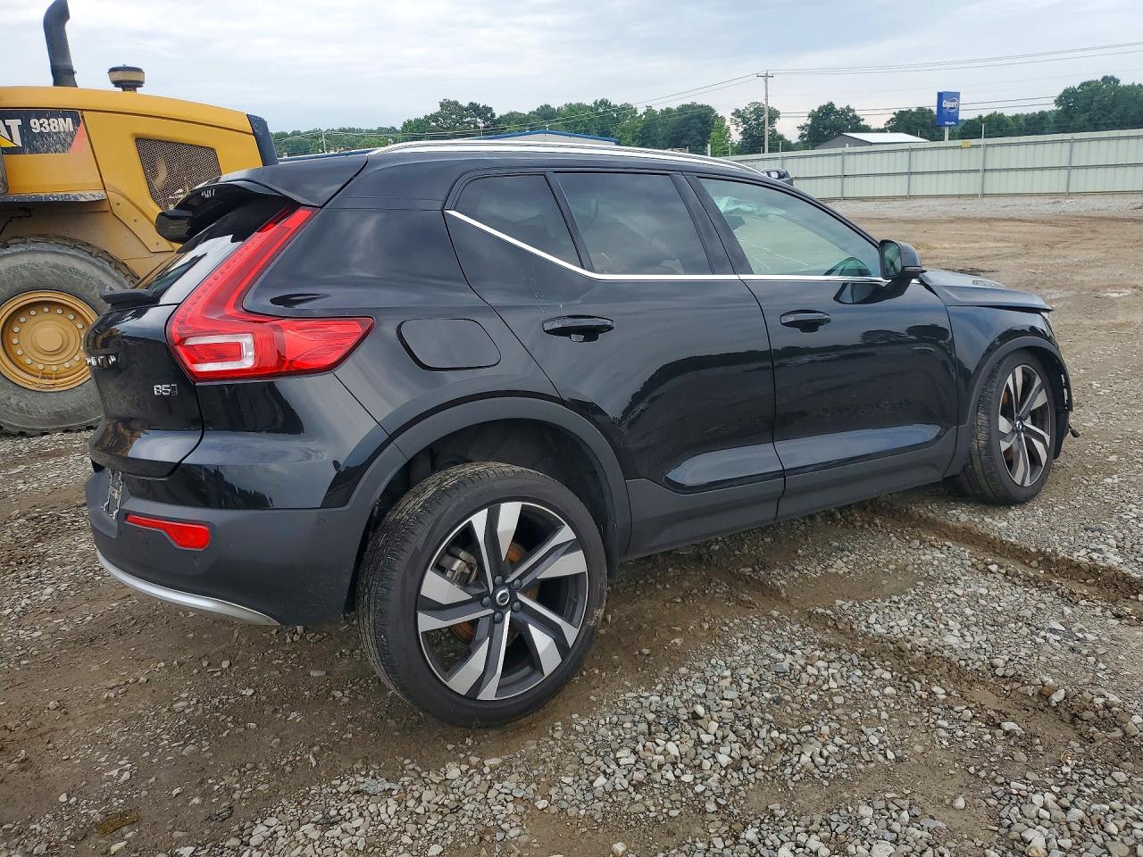 YV4L12UA4P2109601 · 2023 VOLVO XC40 · 3/13