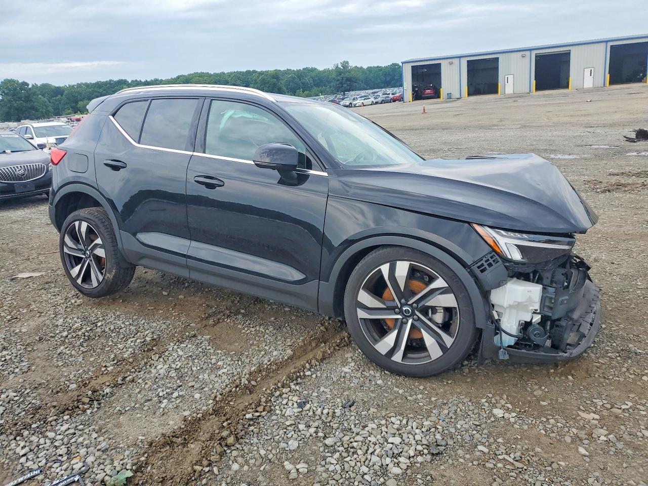 YV4L12UA4P2109601 · 2023 VOLVO XC40 · 4/13