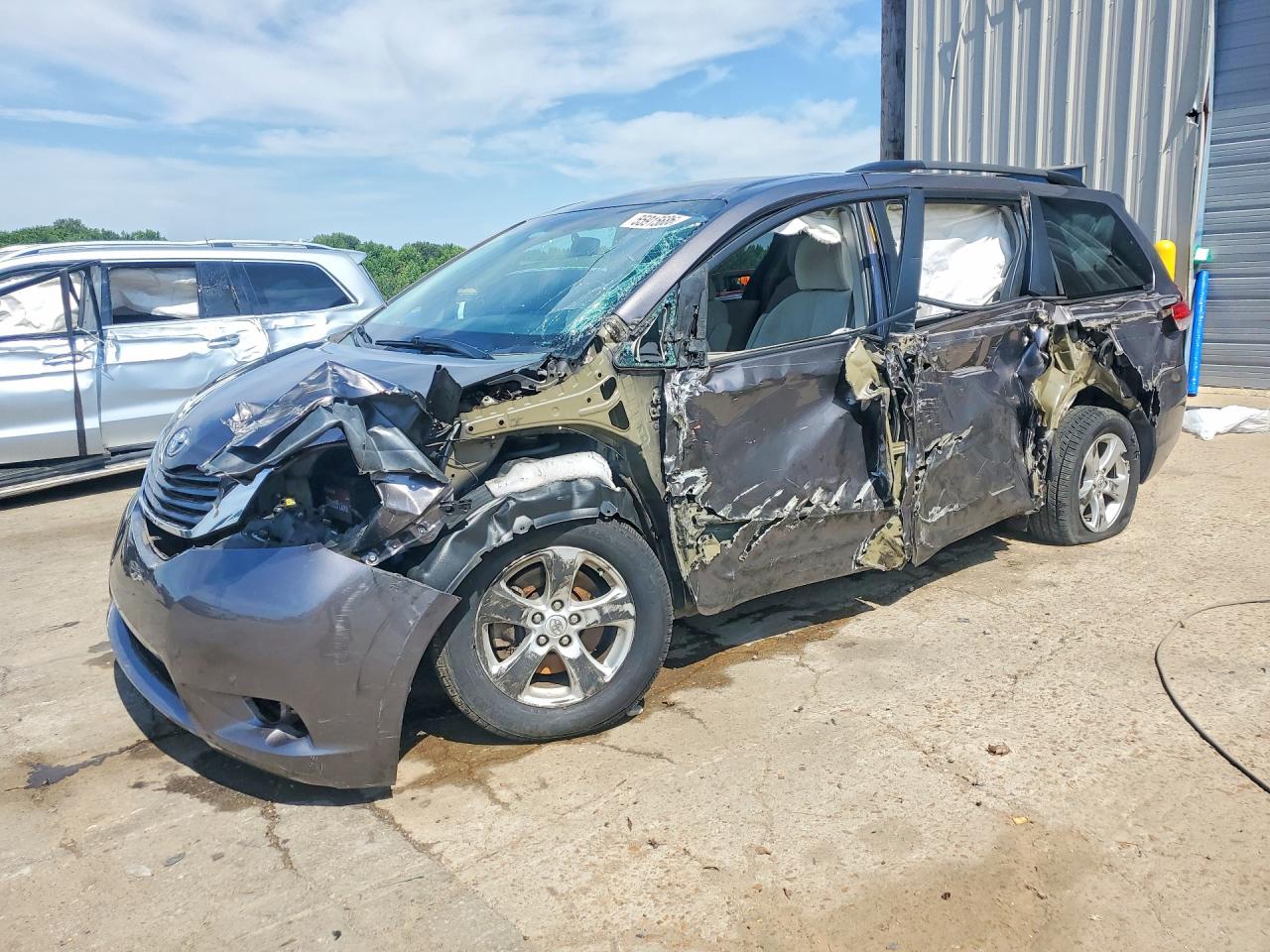 5TDKK3DC7ES501562 · 2014 TOYOTA SIENNA