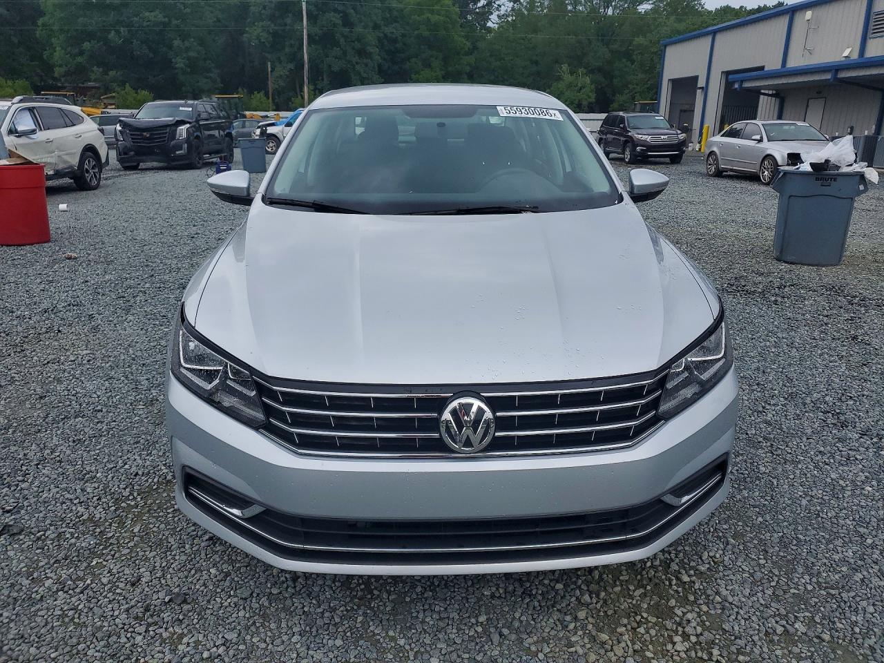 1VWAT7A34HC058567 · 2017 VOLKSWAGEN PASSAT · 5/12