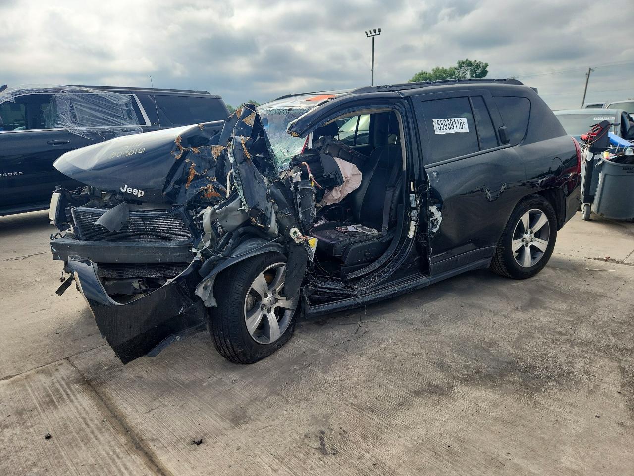 1C4NJCEA5GD805016 · 2016 JEEP COMPASS