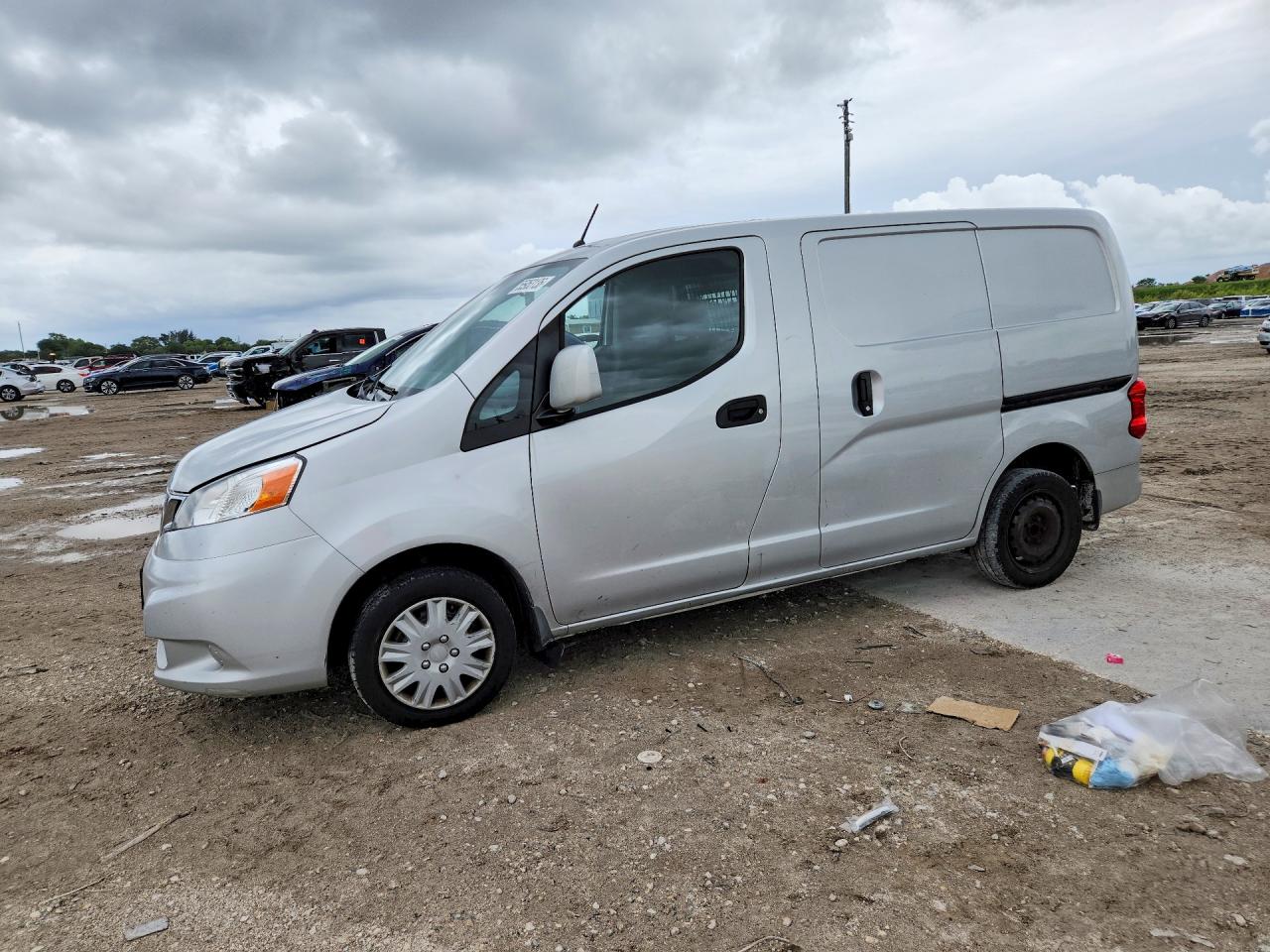 2017 NISSAN NV200