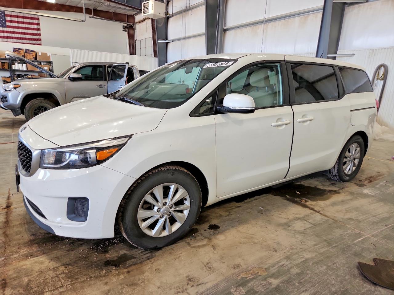 KNDMB5C15H6243907 · 2017 KIA SEDONA