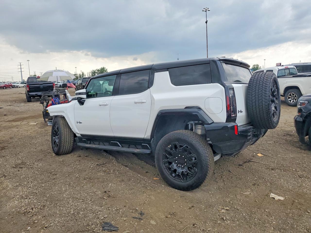 1GKB0NDEXSU107004 · 2025 GMC HUMMER SUV · 2/13