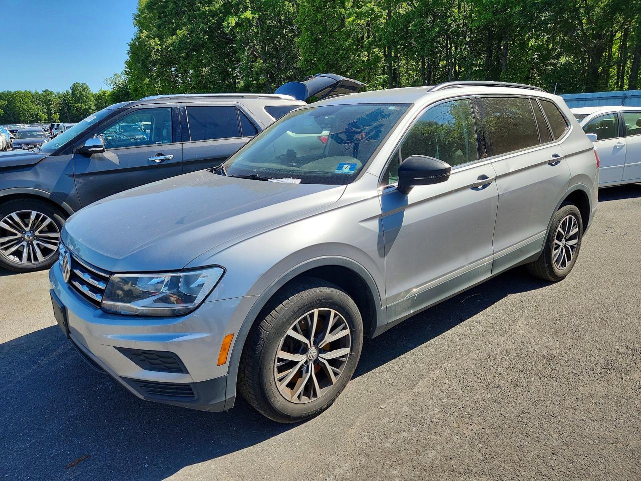 3VV3B7AX1LM075885 · 2020 VOLKSWAGEN TIGUAN