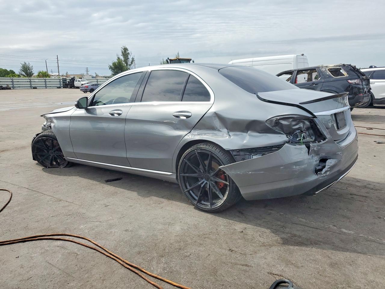 WDDWF4JB3GR151295 · 2016 MERCEDES-BENZ C · 2/12