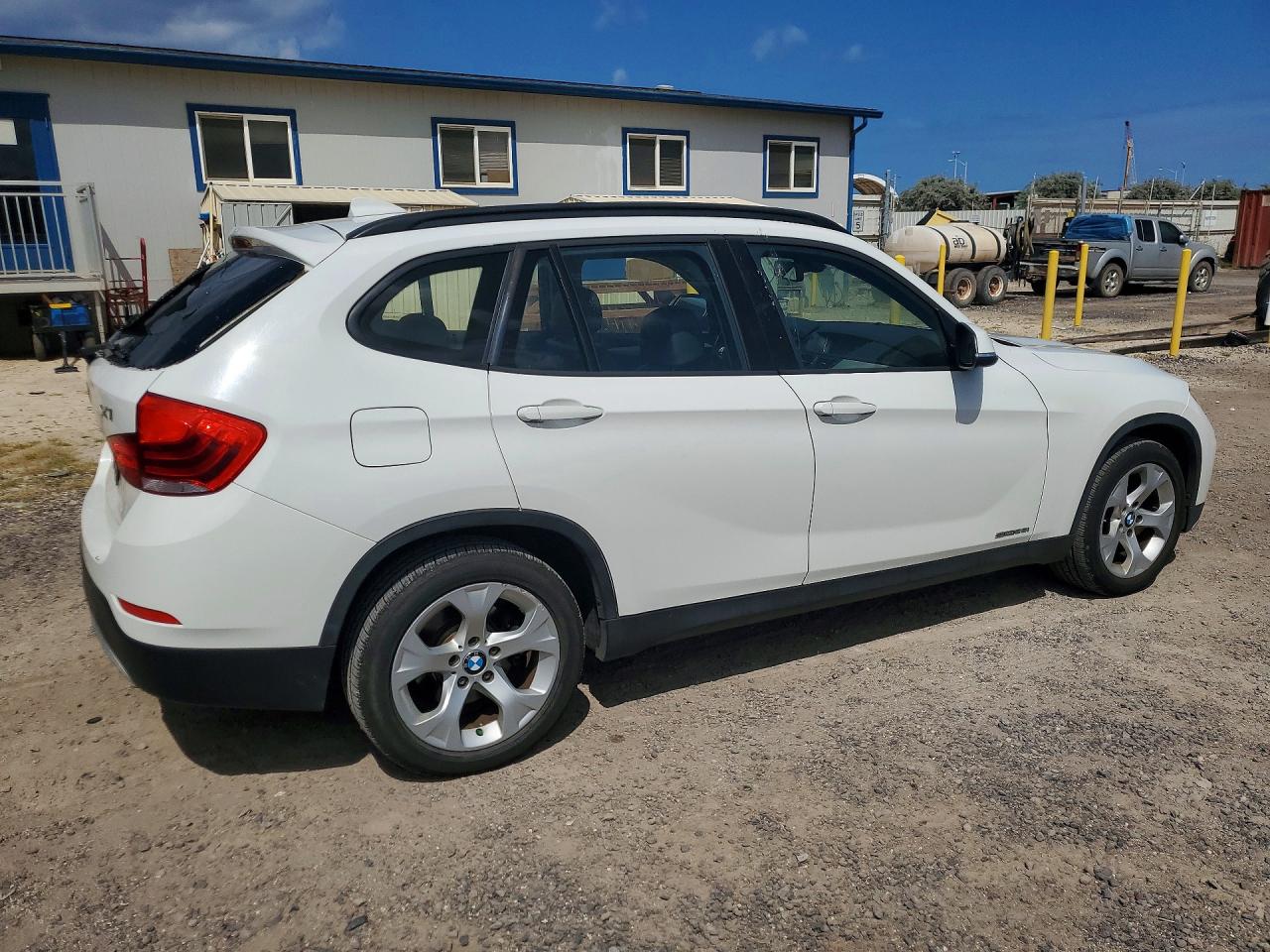 WBAVM1C53FV317805 · 2015 BMW X1 · 3/13