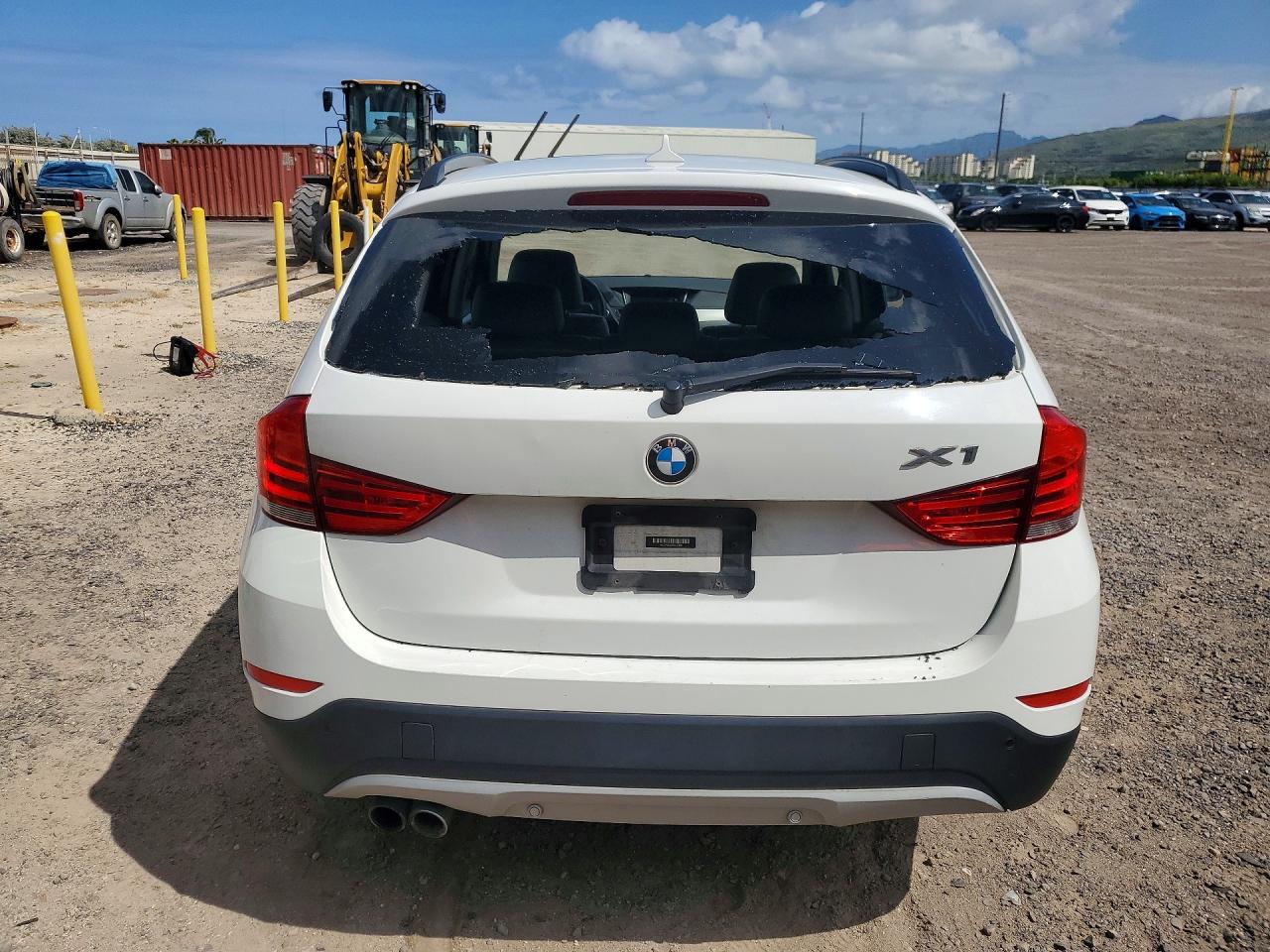 WBAVM1C53FV317805 · 2015 BMW X1 · 6/13