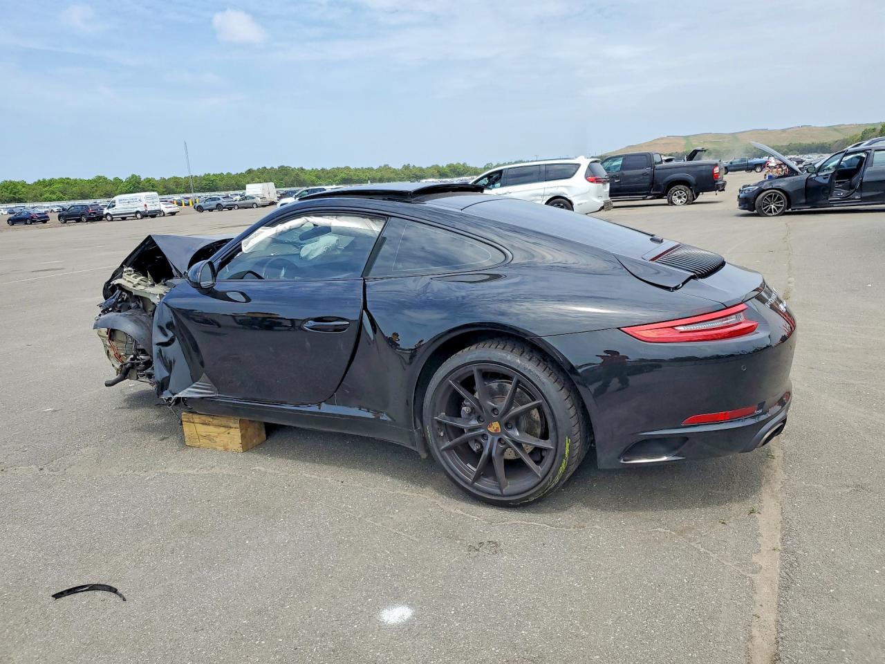 WP0AA2A96KS103652 · 2019 PORSCHE 911 · 2/13