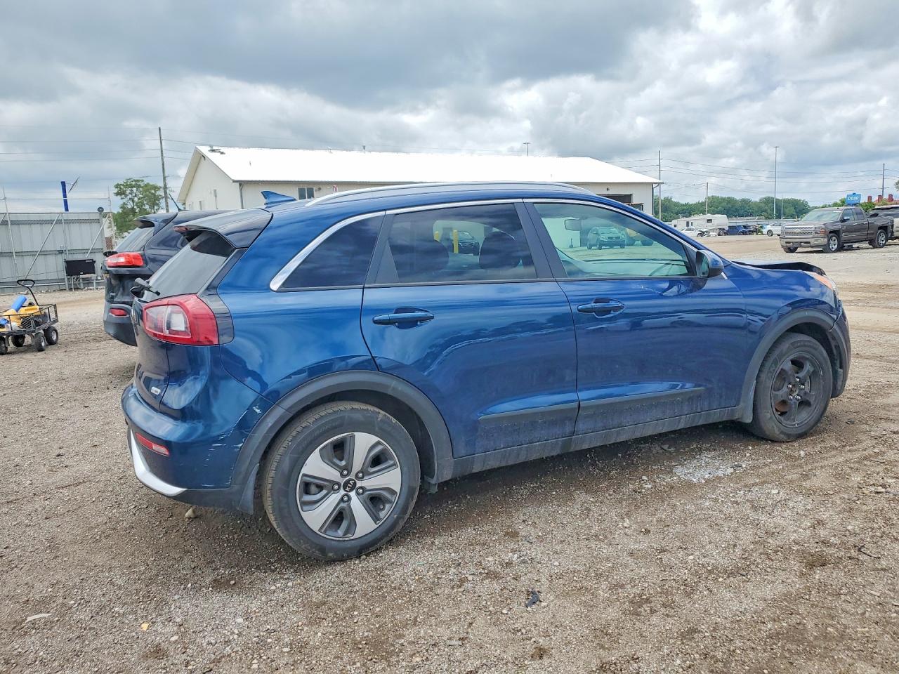 KNDCB3LC8H5099678 · 2017 KIA NIRO · 3/13