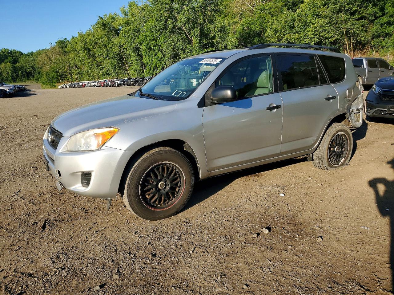 2T3BF4DV6BW105158 · 2011 TOYOTA RAV4