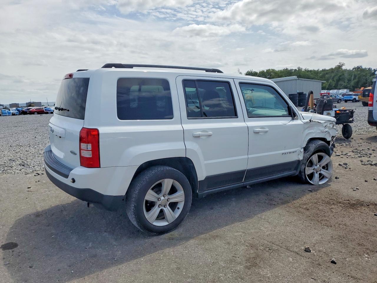 1C4NJRFB2ED798985 · 2014 JEEP PATRIOT · 3/13