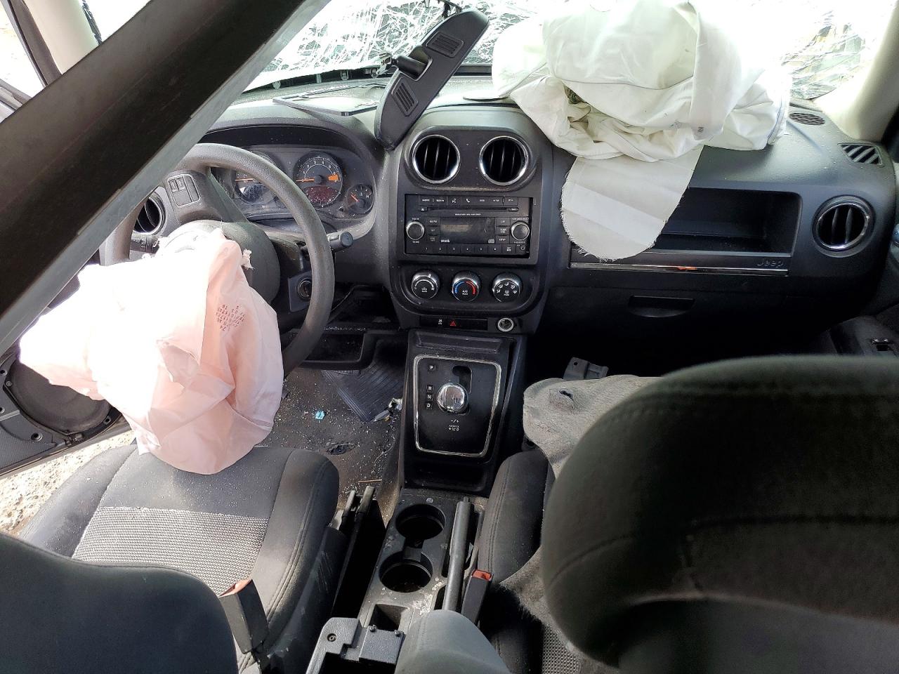 1C4NJPBA7HD140584 · 2017 JEEP PATRIOT · 8/12