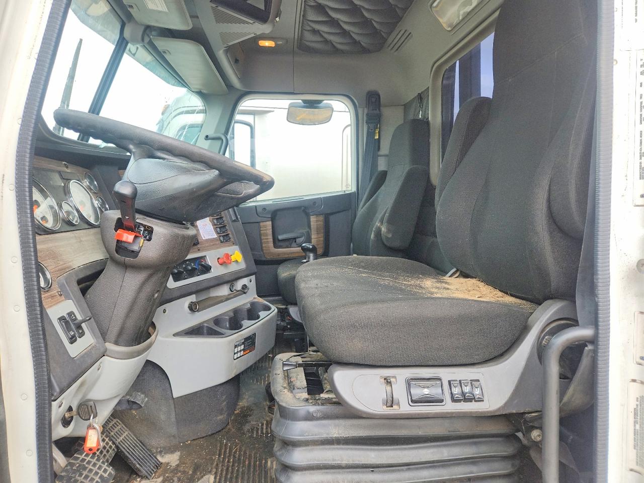 3ALHGNFG2LDLV8426 · 2020 FREIGHTLINER 122SD · 5/10