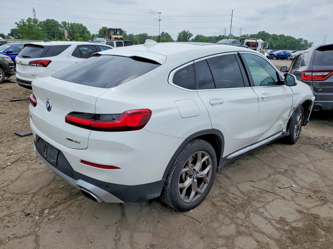 5UX33DT03R9V02239 · 2024 BMW X4 · 3/13