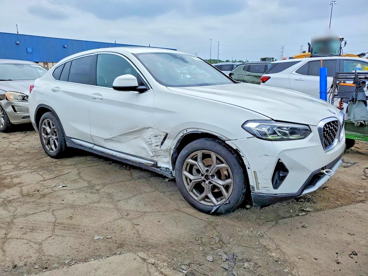 5UX33DT03R9V02239 · 2024 BMW X4 · 4/13