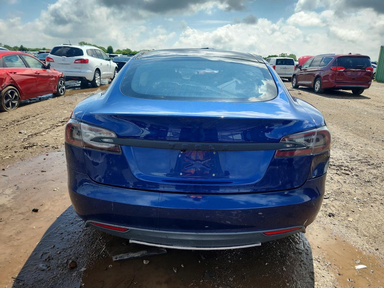 5YJSA1E27FF112004 · 2015 TESLA MODEL S · 6/13