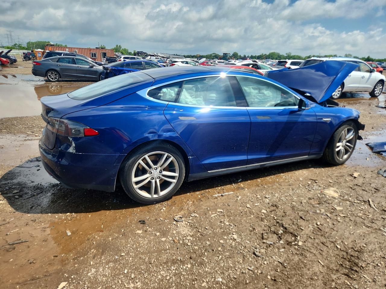 5YJSA1E27FF112004 · 2015 TESLA MODEL S · 3/13