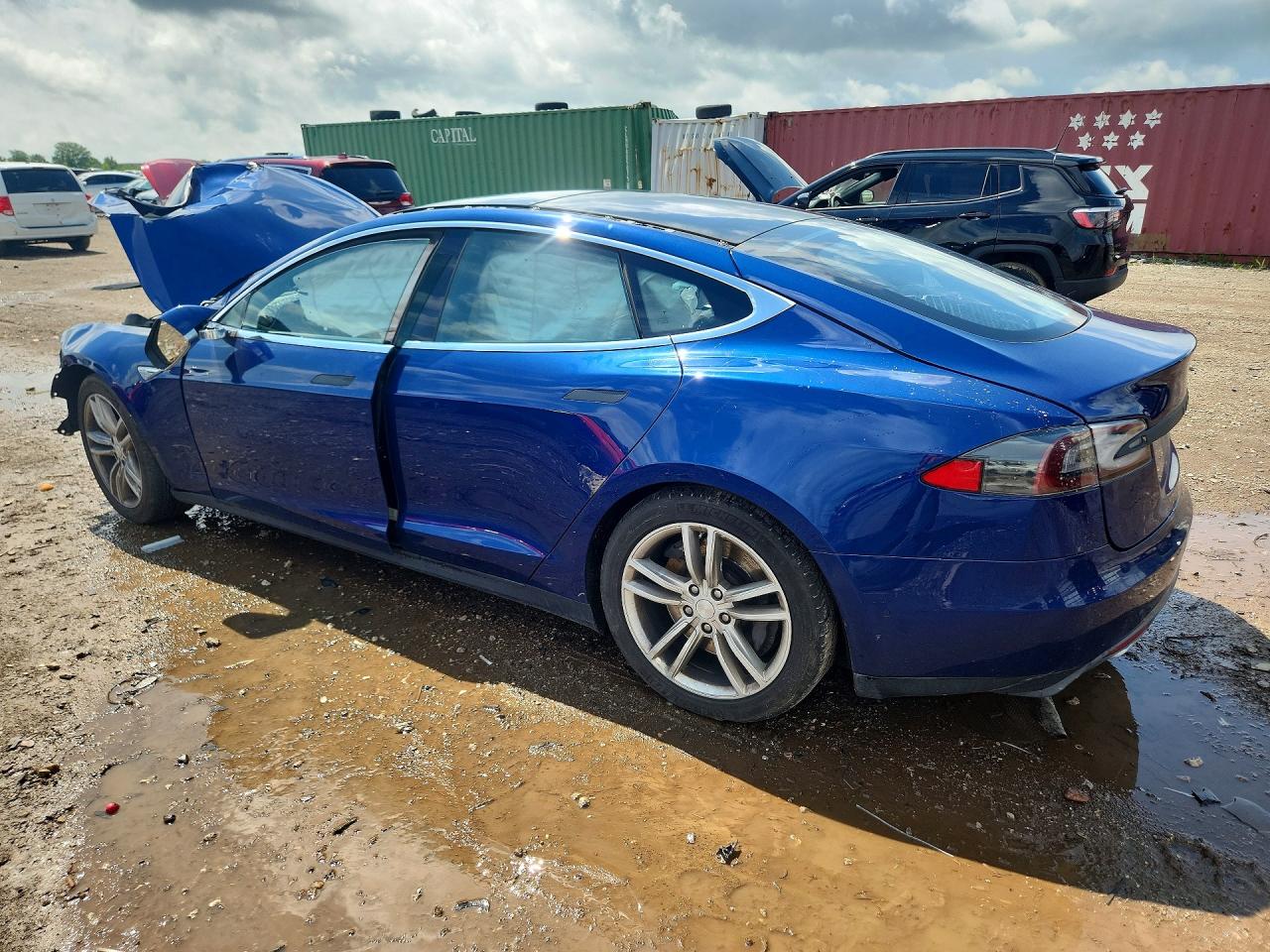5YJSA1E27FF112004 · 2015 TESLA MODEL S · 2/13