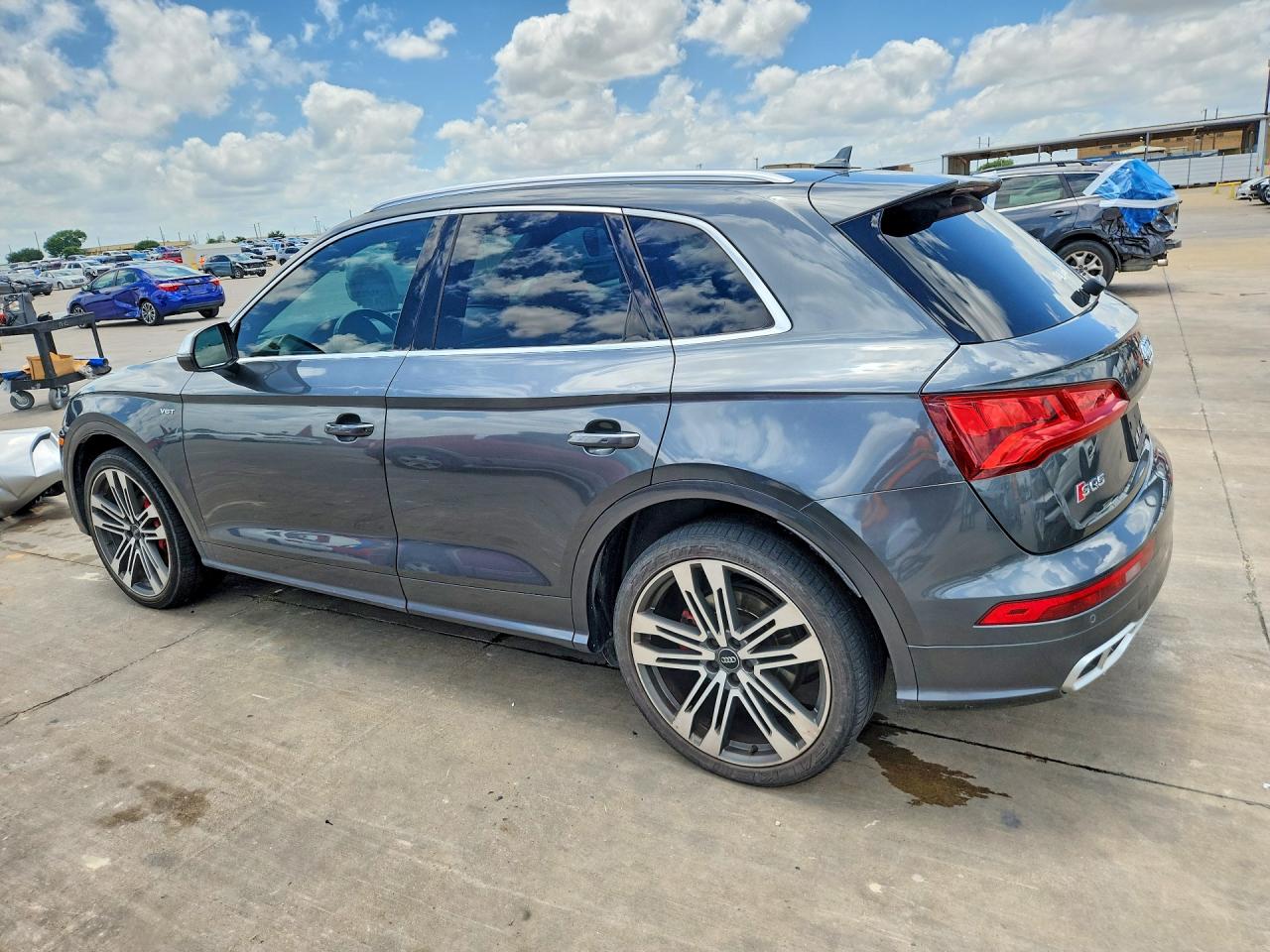 WA1C4AFY0J2158116 · 2018 AUDI SQ5 · 2/12