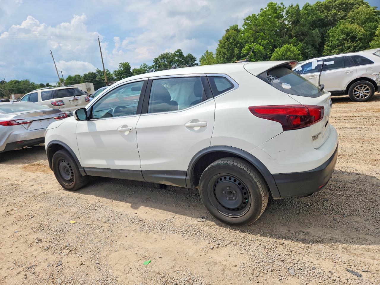 JN1BJ1CP1JW156747 · 2018 NISSAN ROGUE SPORT · 2/13