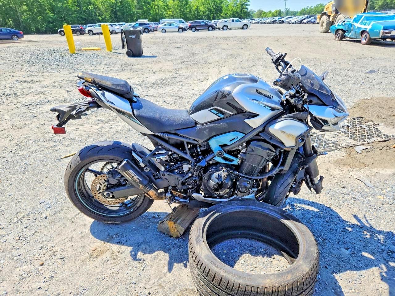 ML5ZRDS13SDA06572 · 2025 KAWASAKI ZR900
