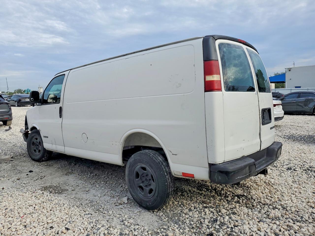 1GCFG25T131119520 · 2003 CHEVROLET EXPRESS G2500 · 2/13