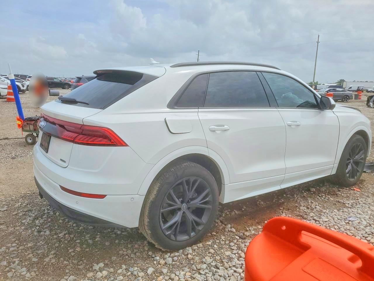 WA1AVAF17MD001375 · 2021 AUDI Q8 · 3/12