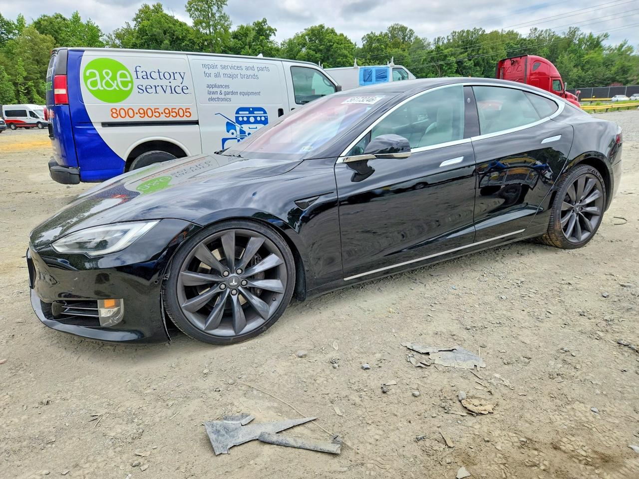 5YJSA1E18HF225163 · 2017 TESLA MODEL S