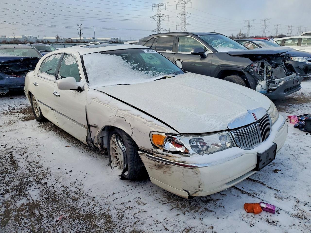 1LNFM82W3WY665592 · 1998 LINCOLN TOWN CAR · 4/12