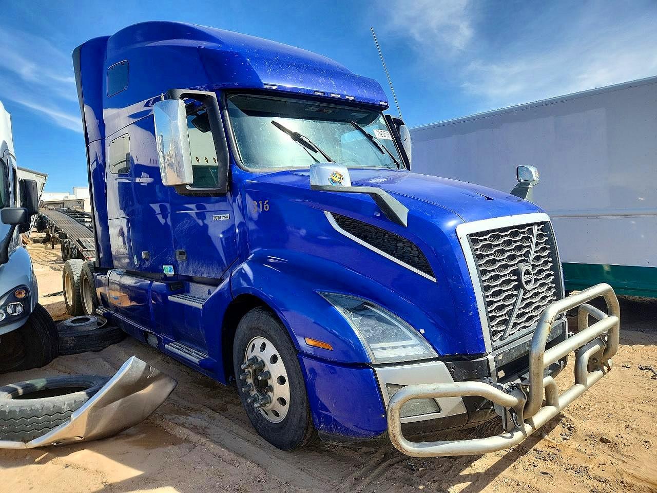 4V4NC9EJ6KN200412 · 2019 VOLVO VN · 3/10