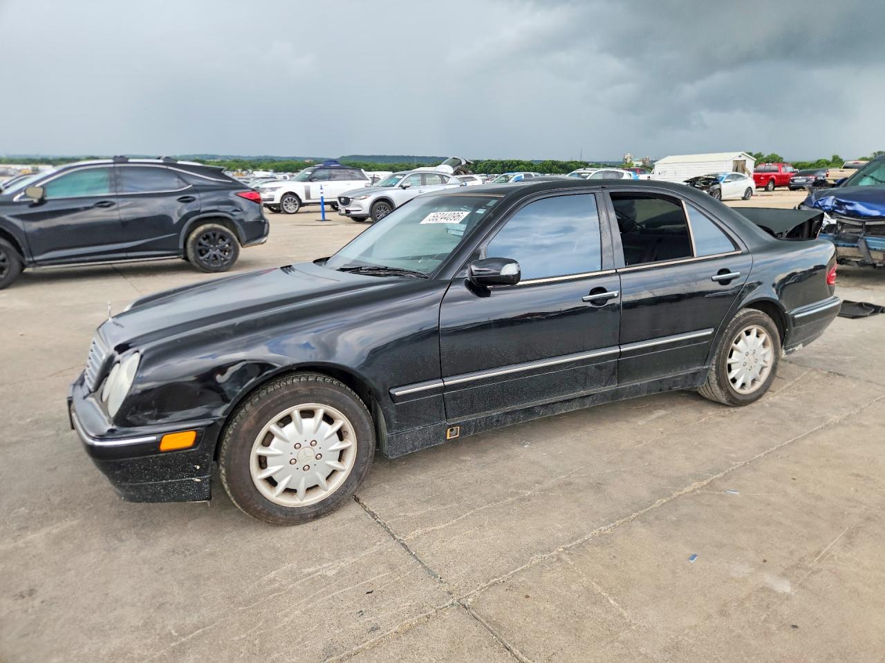 WDBJF65J4YB061311 · 2000 MERCEDES-BENZ E