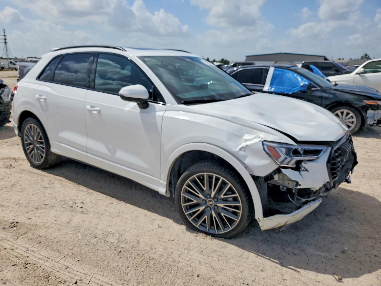 WA1AUCF32R1085274 · 2024 AUDI Q3 · 4/13