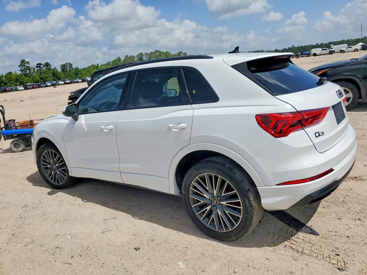 WA1AUCF32R1085274 · 2024 AUDI Q3 · 2/13