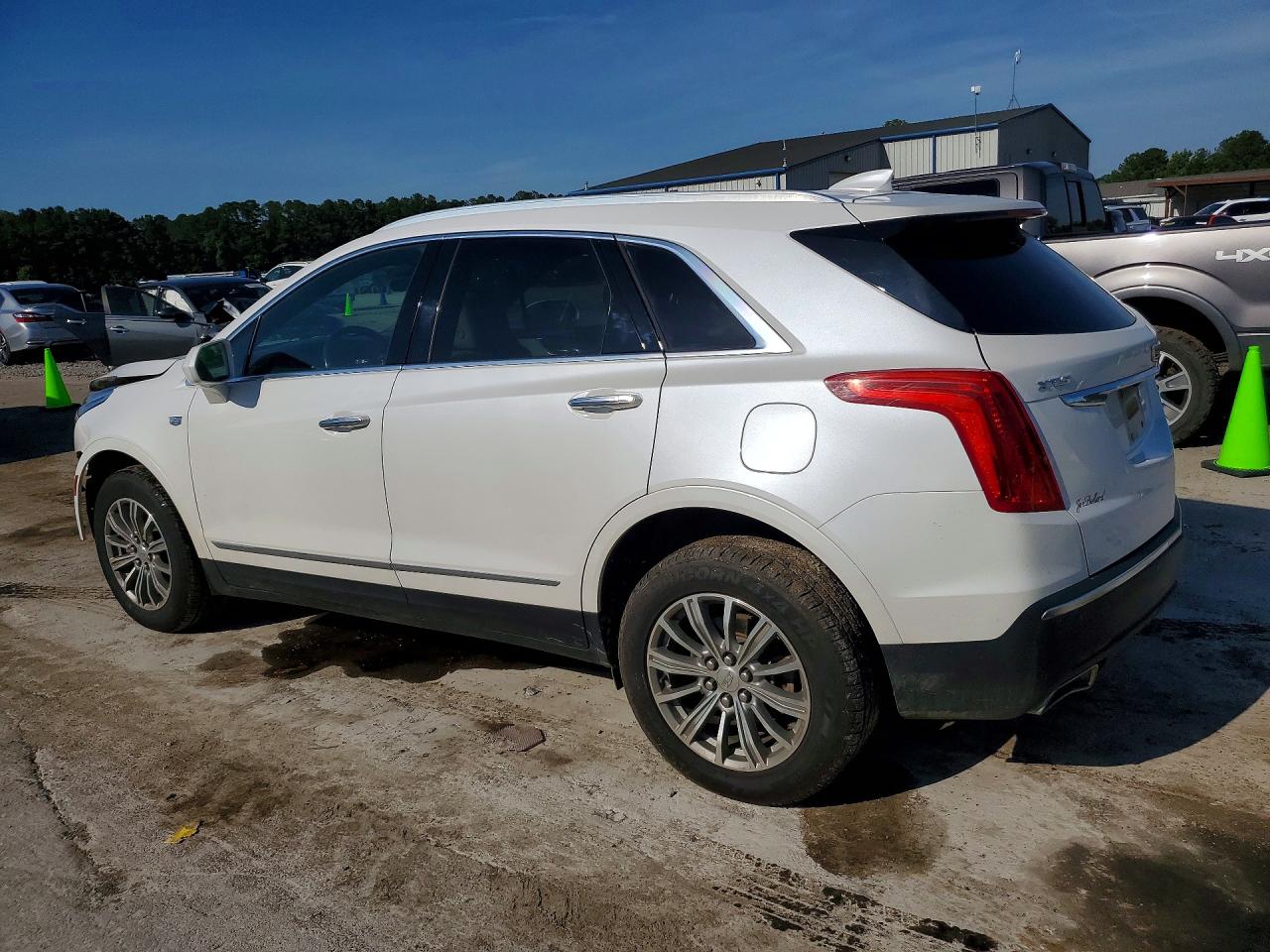 1GYKNBRS0HZ186165 · 2017 CADILLAC XT5 · 2/13