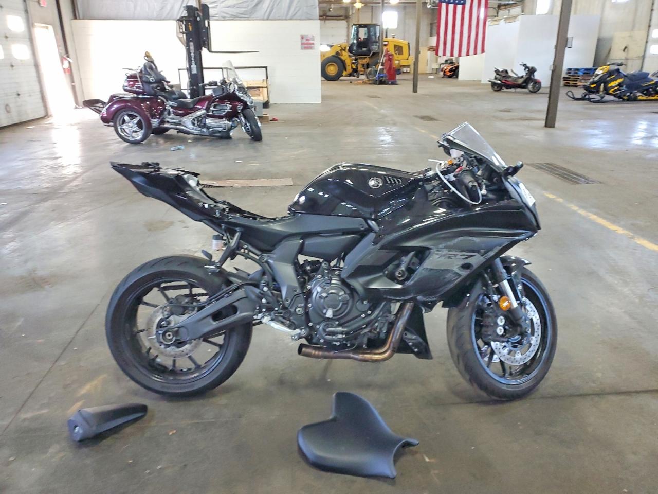 2025 YAMAHA YZFR7
