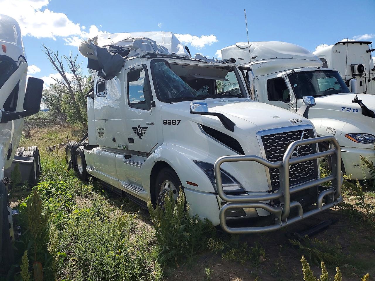 4V4NC9EH7SN684085 · 2025 VOLVO VNL