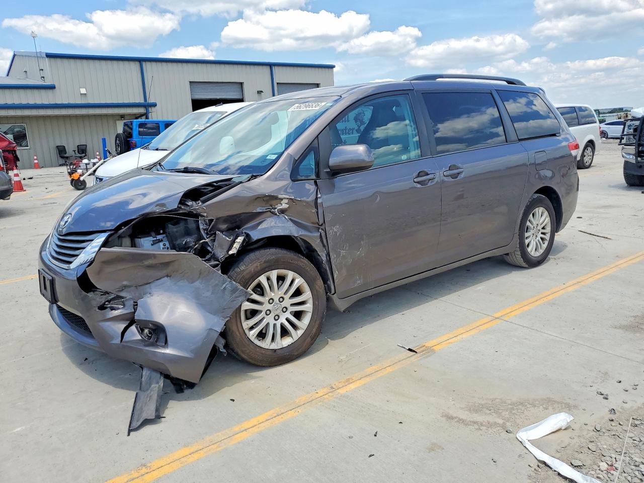 5TDYK3DC2DS364328 · 2013 TOYOTA SIENNA