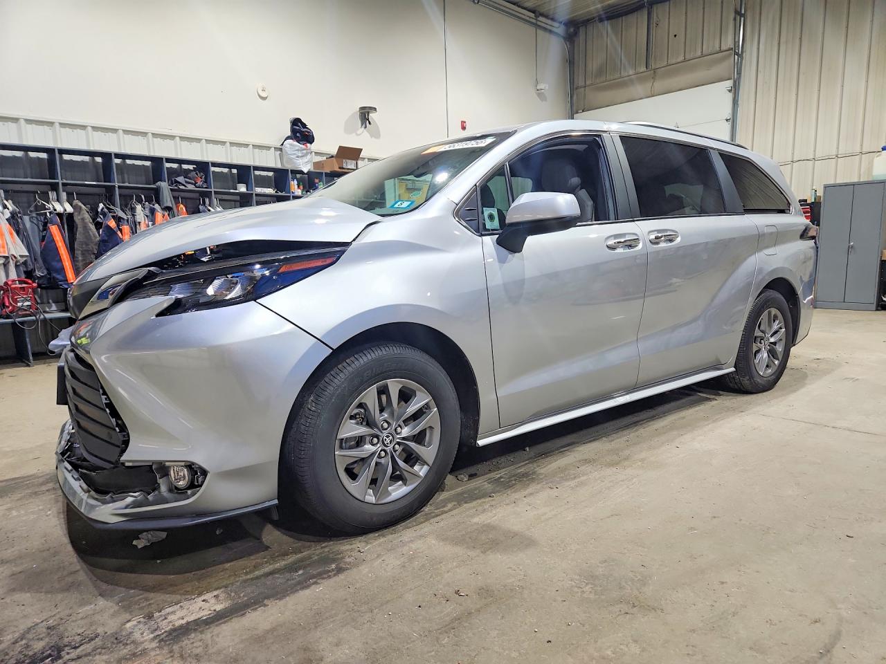 5TDYSKFC8SS161559 · 2025 TOYOTA SIENNA