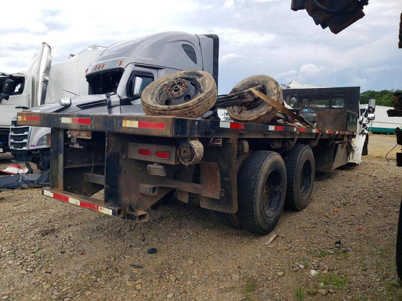 1FVHCYDC75HU43160 · 2002 FREIGHTLINER M2 · 3/14