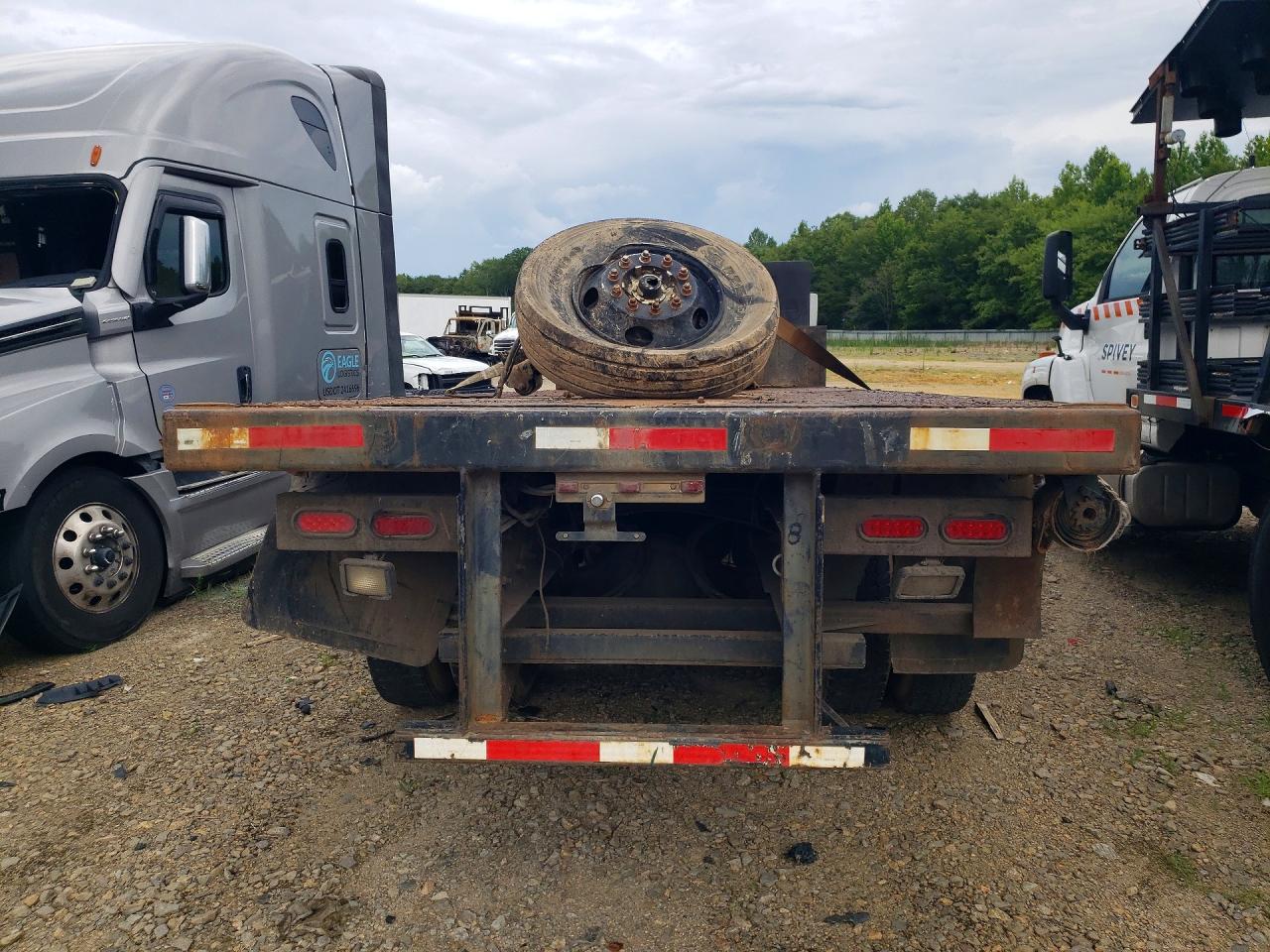 1FVHCYDC75HU43160 · 2002 FREIGHTLINER M2 · 6/14