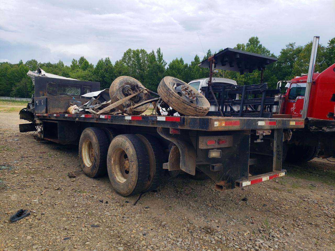 1FVHCYDC75HU43160 · 2002 FREIGHTLINER M2 · 2/14