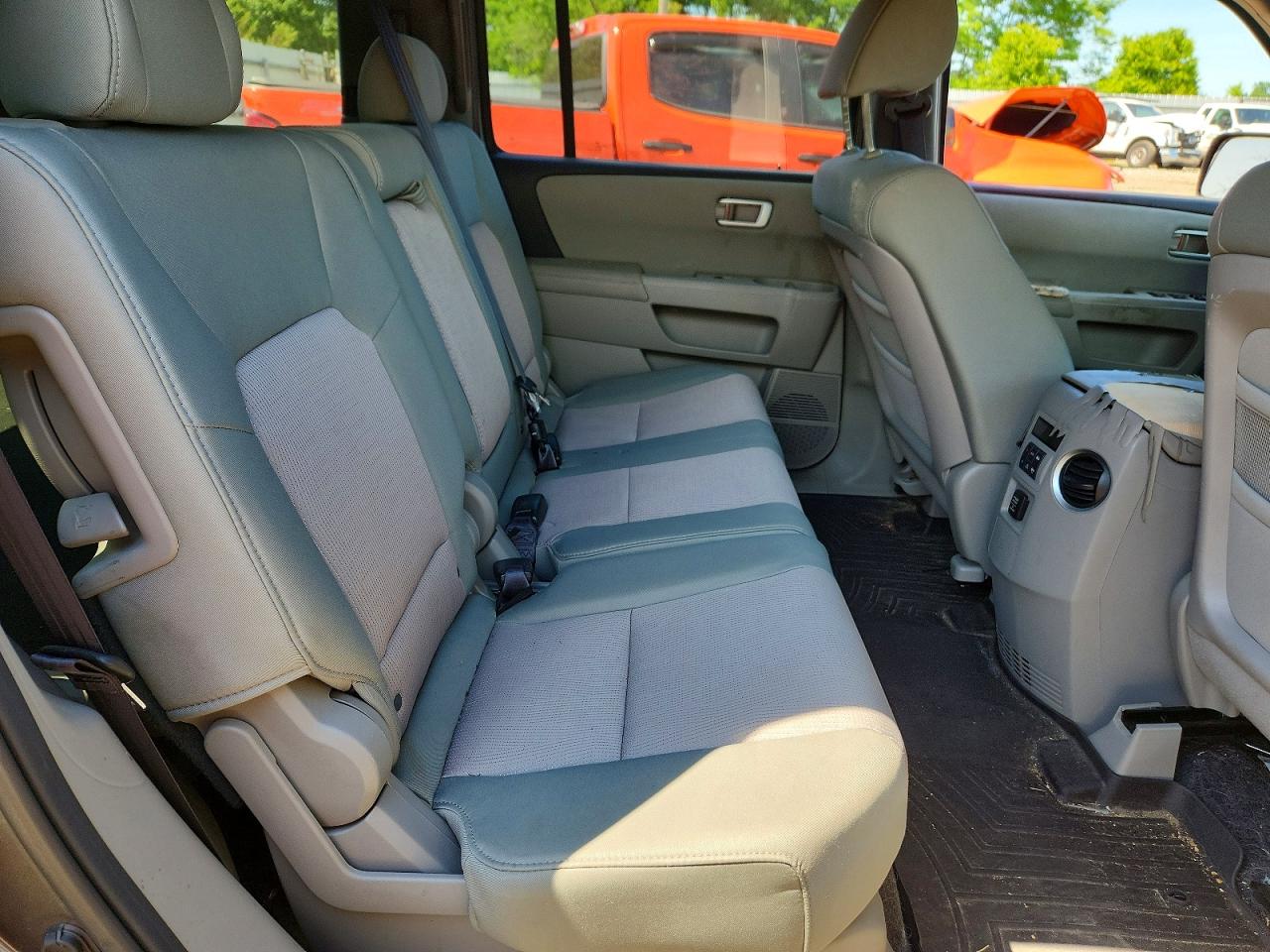 5FNYF4H47BB021318 · 2011 HONDA PILOT · 11/13